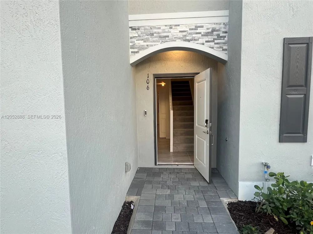 106 SE 11th CT #106 Florida City, FL 33034