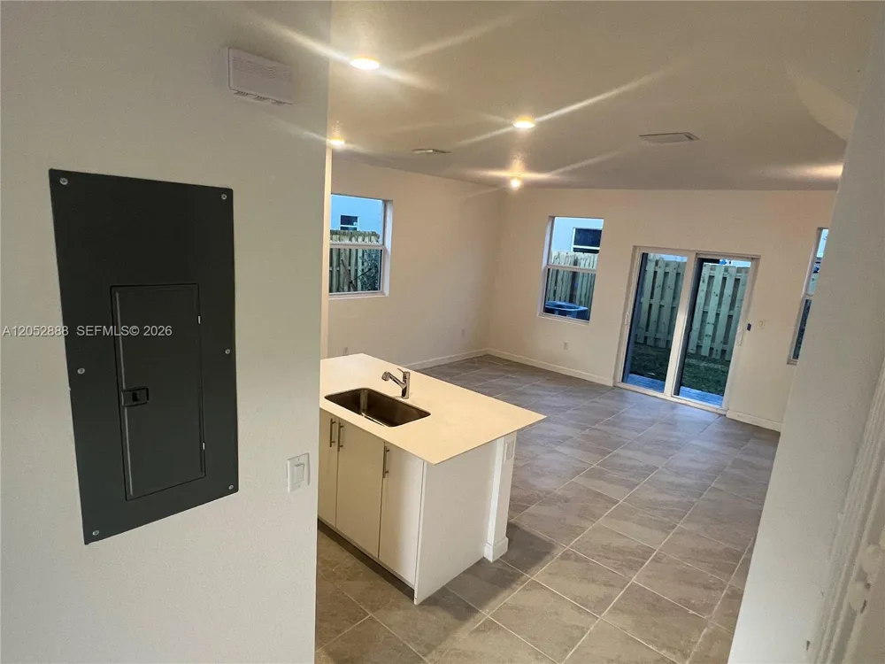 106 SE 11th CT #106 Florida City, FL 33034