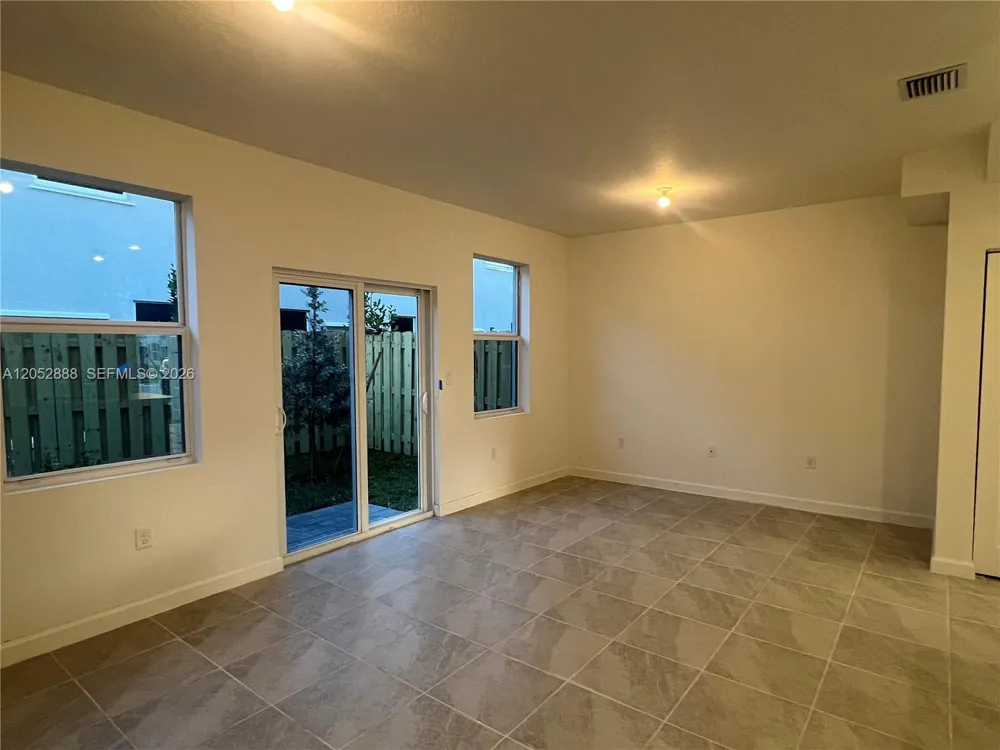 106 SE 11th CT #106 Florida City, FL 33034