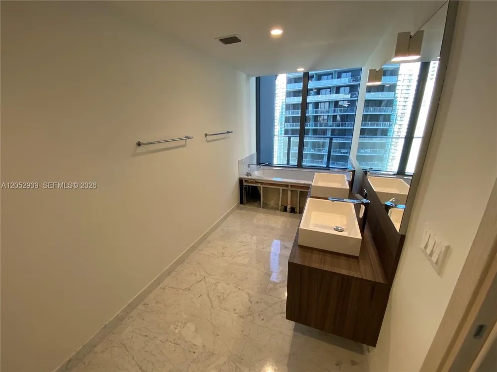 1000 BRICKELL PLAZA #3309 Miami, FL 33131