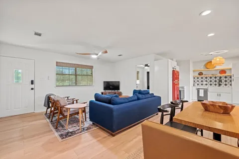 512 W Pecan Drive