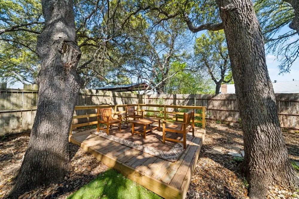 512 W Pecan Drive Johnson City, TX 78636