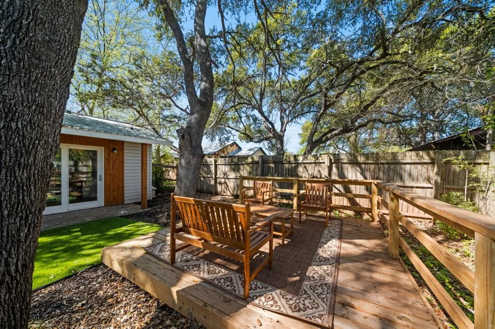 512 W Pecan Drive Johnson City, TX 78636