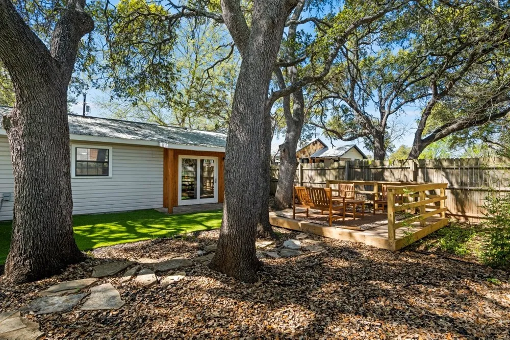 512 W Pecan Drive Johnson City, TX 78636