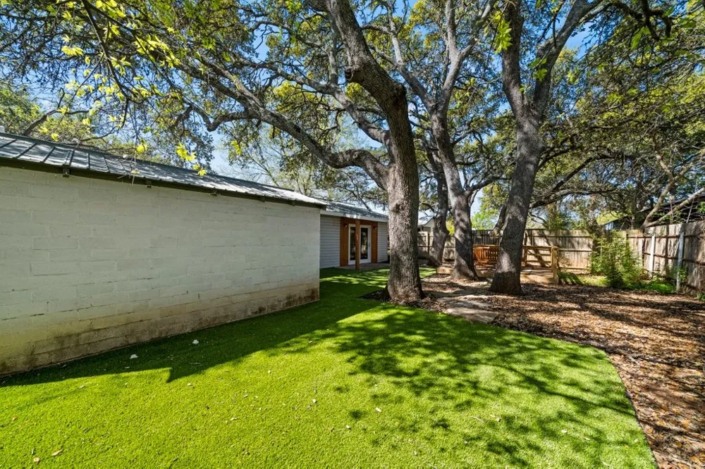 512 W Pecan Drive Johnson City, TX 78636