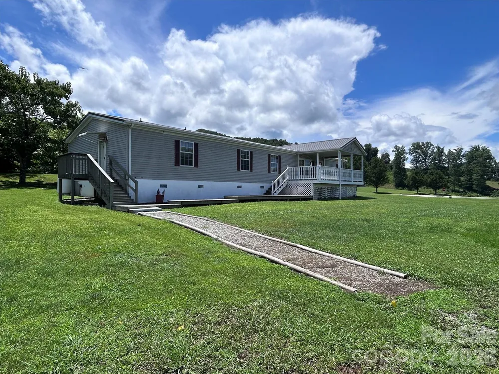 755 Fairview Loop Hot Springs, NC 28743