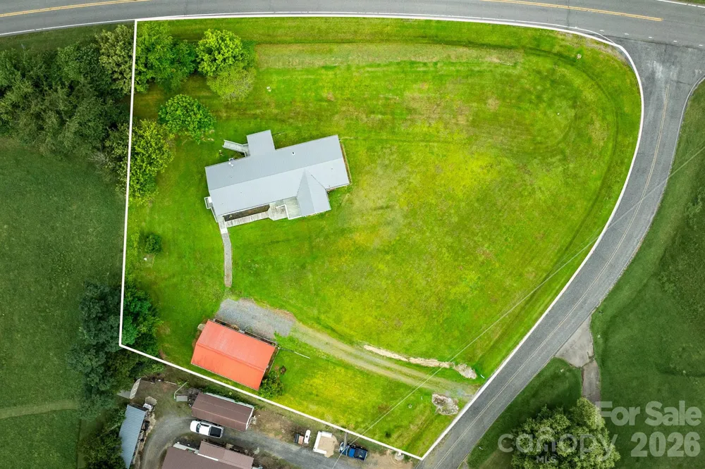 755 Fairview Loop Hot Springs, NC 28743