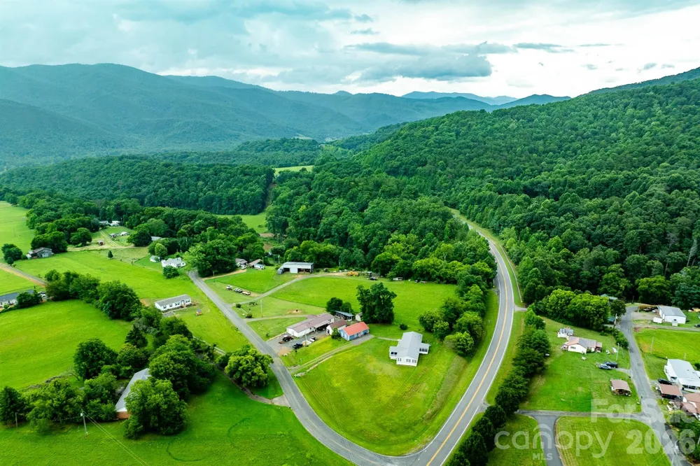755 Fairview Loop Hot Springs, NC 28743