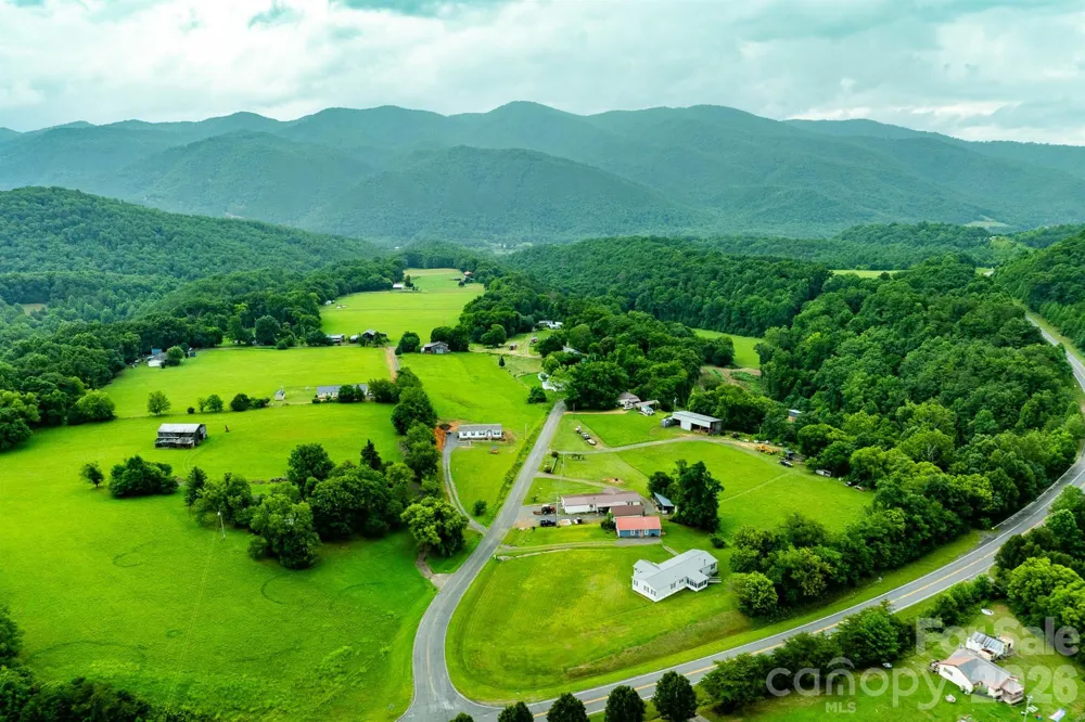 755 Fairview Loop Hot Springs, NC 28743