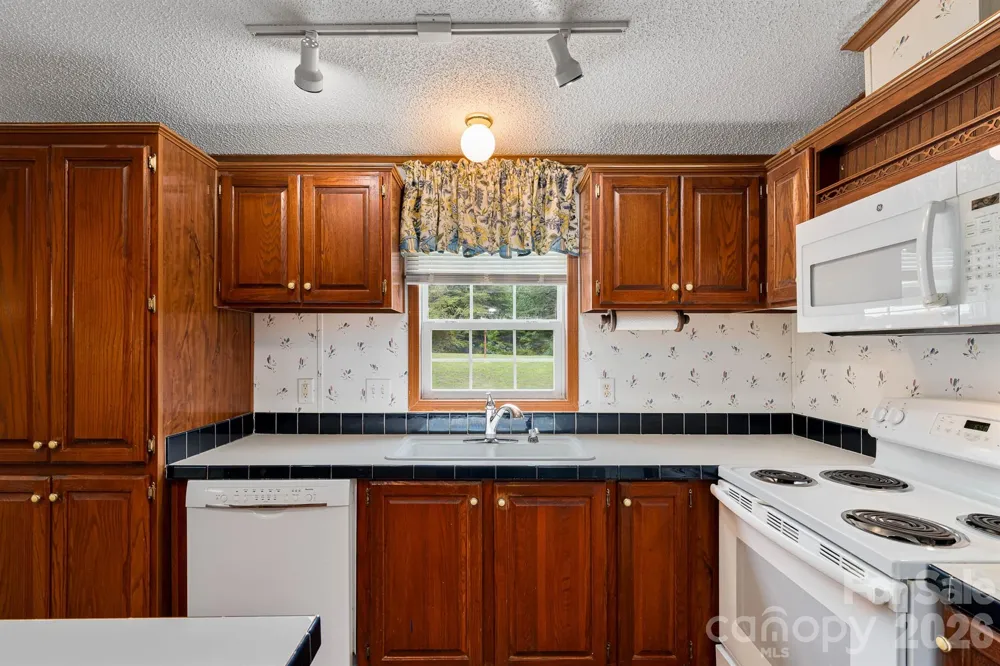 755 Fairview Loop Hot Springs, NC 28743