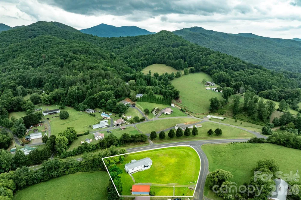 755 Fairview Loop Hot Springs, NC 28743