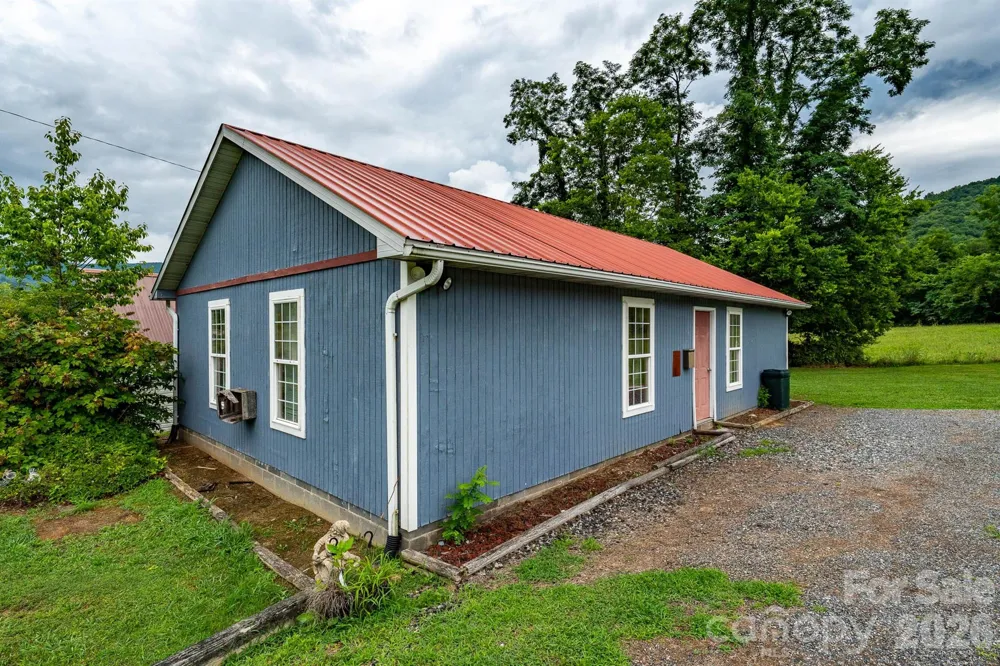 755 Fairview Loop Hot Springs, NC 28743