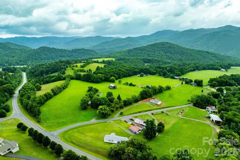 755 Fairview Loop Hot Springs, NC 28743