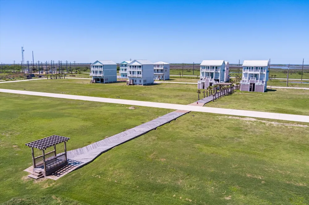 611 Arlo Terrace Crystal Beach, TX 77617