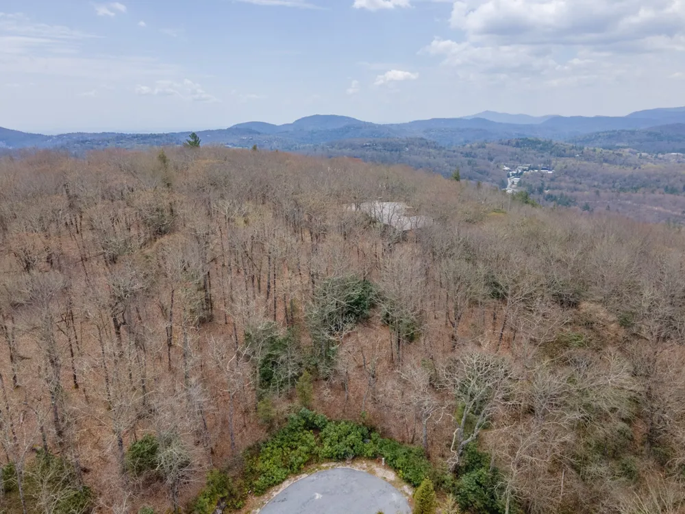 88 Squires Point Highlands, NC 28741