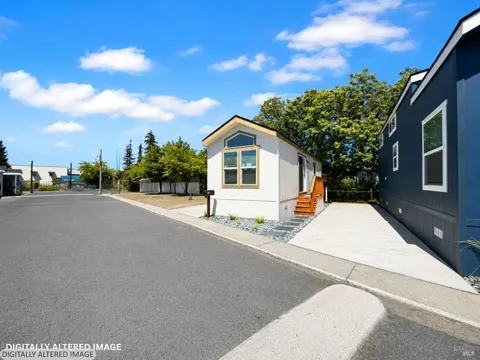 101 Colgan Avenue ##3