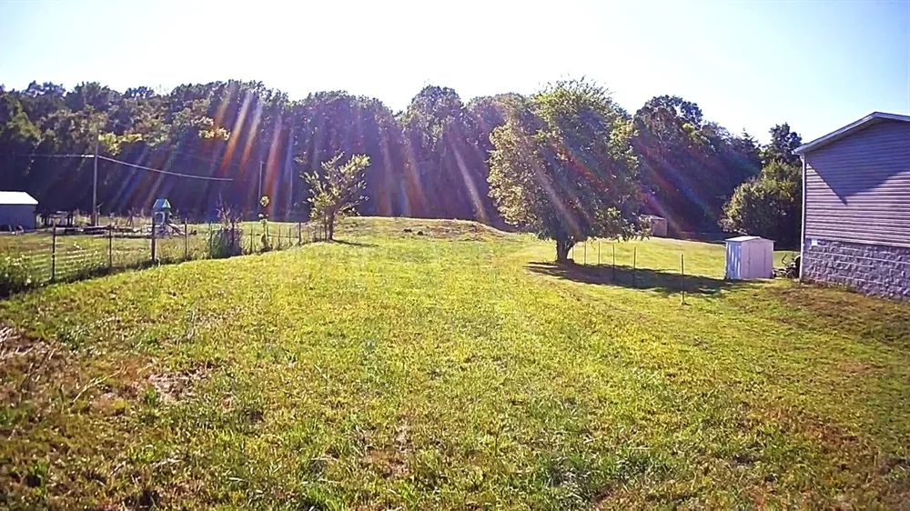 93 pawnee dr Bradyville, TN 37026