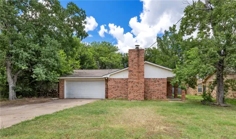 3015 Red Robin Loop