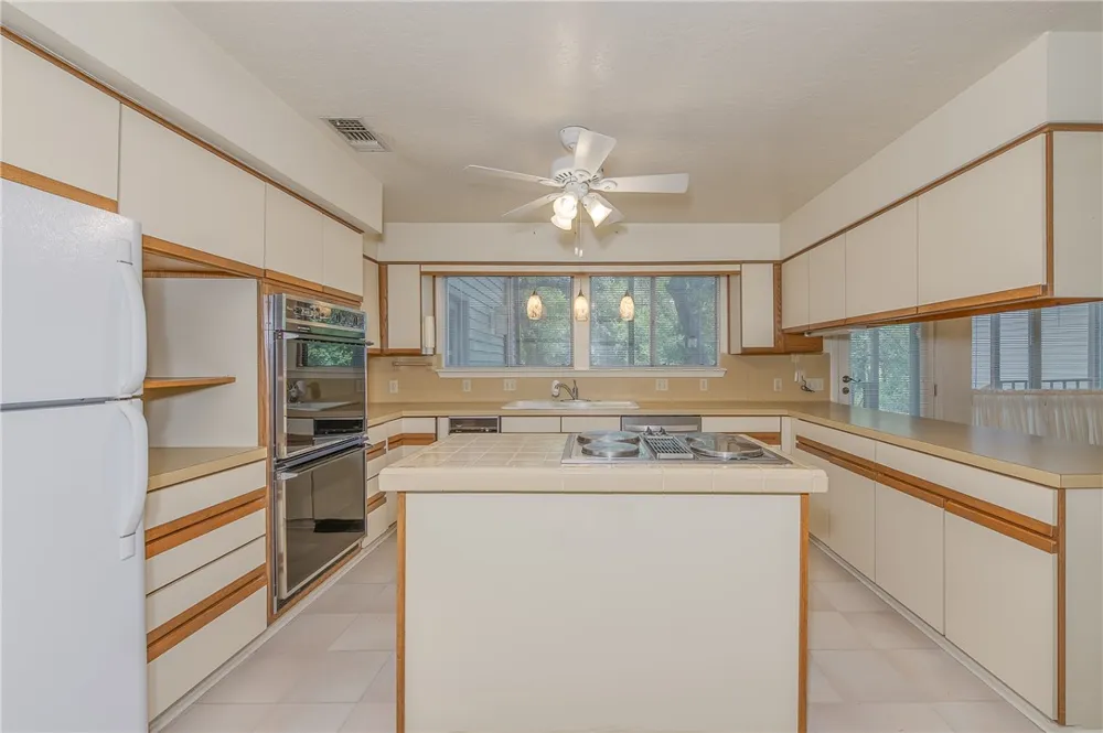 805 Copperas Drive Caldwell, TX 77836