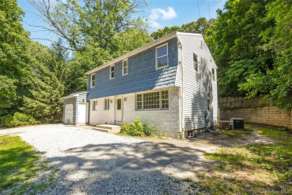 216 Woodbury Road Woodbury, NY 11797