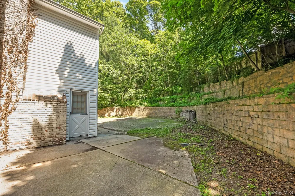 216 Woodbury Road Woodbury, NY 11797