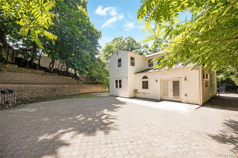 216 Woodbury Road Woodbury, NY 11797