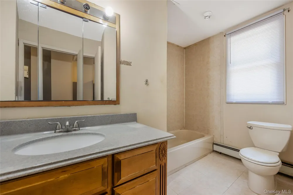 216 Woodbury Road Woodbury, NY 11797