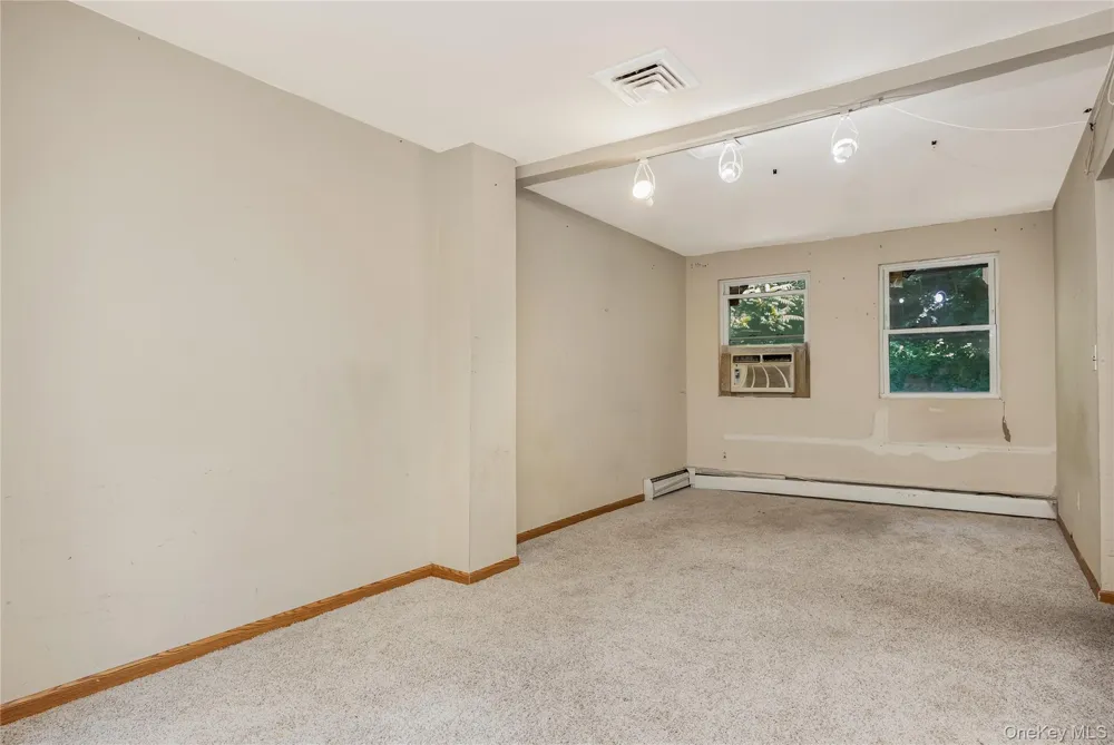 216 Woodbury Road Woodbury, NY 11797