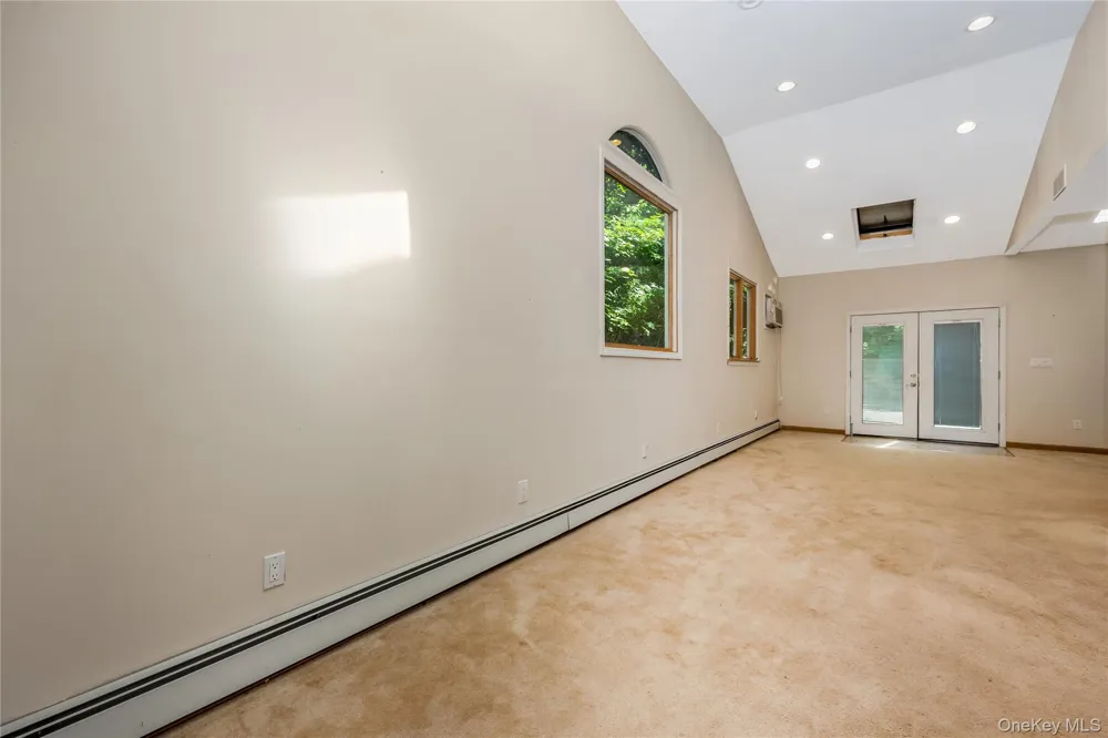 216 Woodbury Road Woodbury, NY 11797