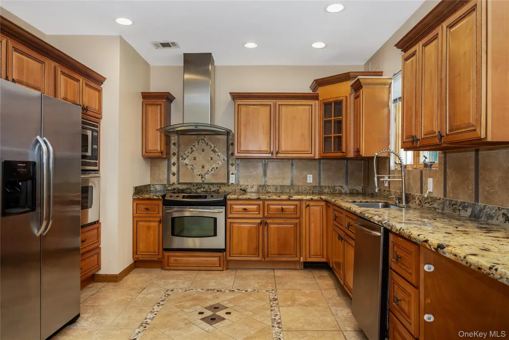 216 Woodbury Road Woodbury, NY 11797