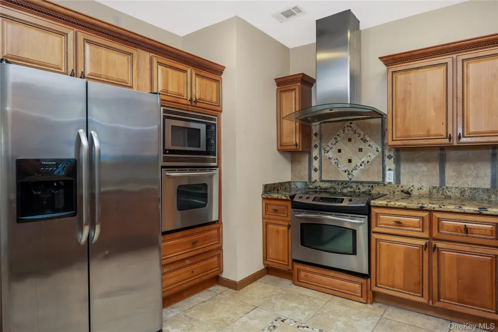 216 Woodbury Road Woodbury, NY 11797