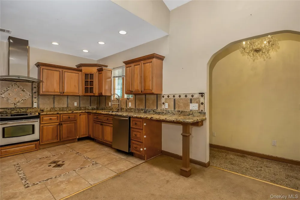 216 Woodbury Road Woodbury, NY 11797