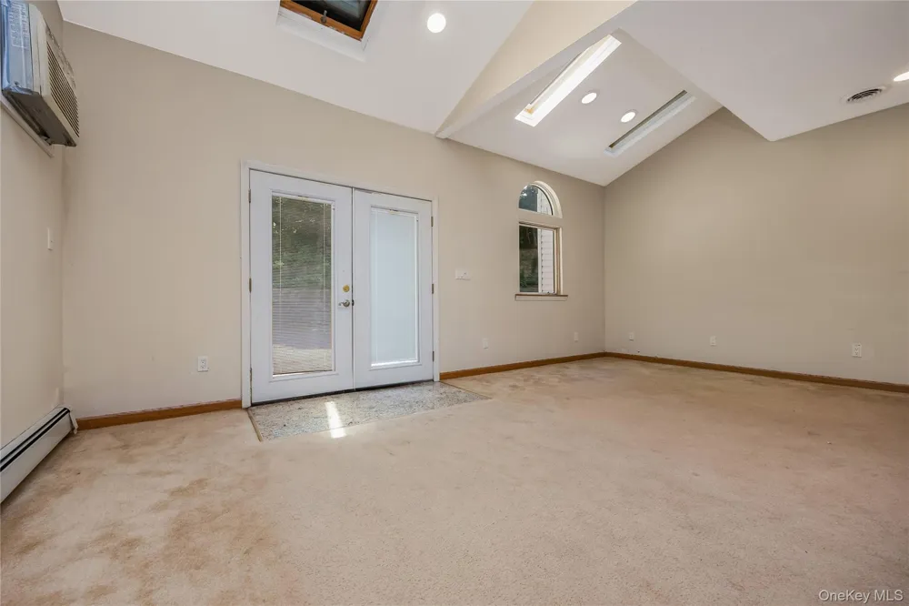 216 Woodbury Road Woodbury, NY 11797