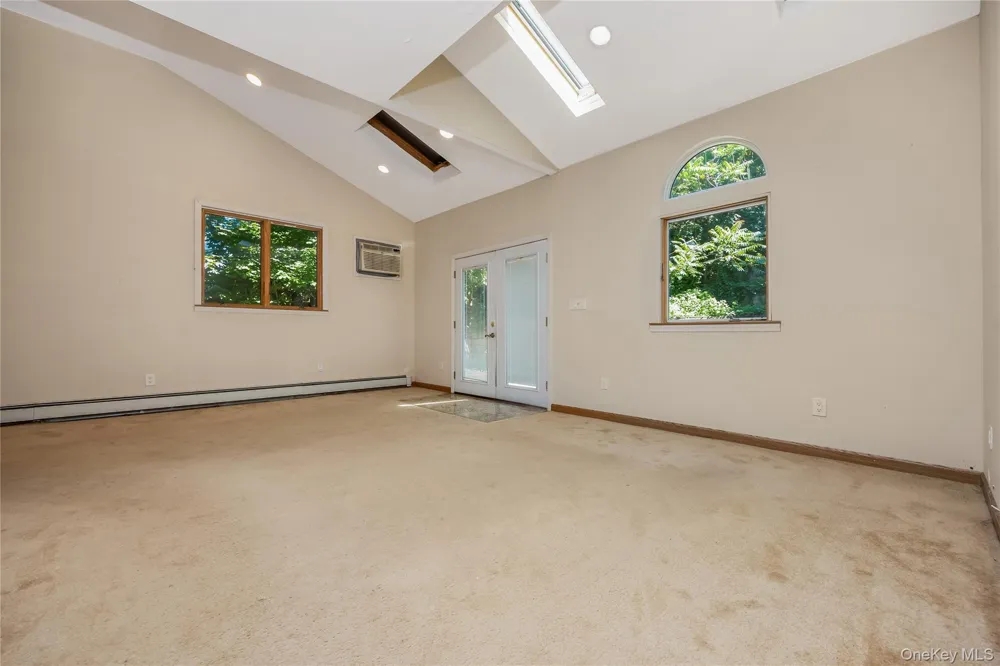 216 Woodbury Road Woodbury, NY 11797