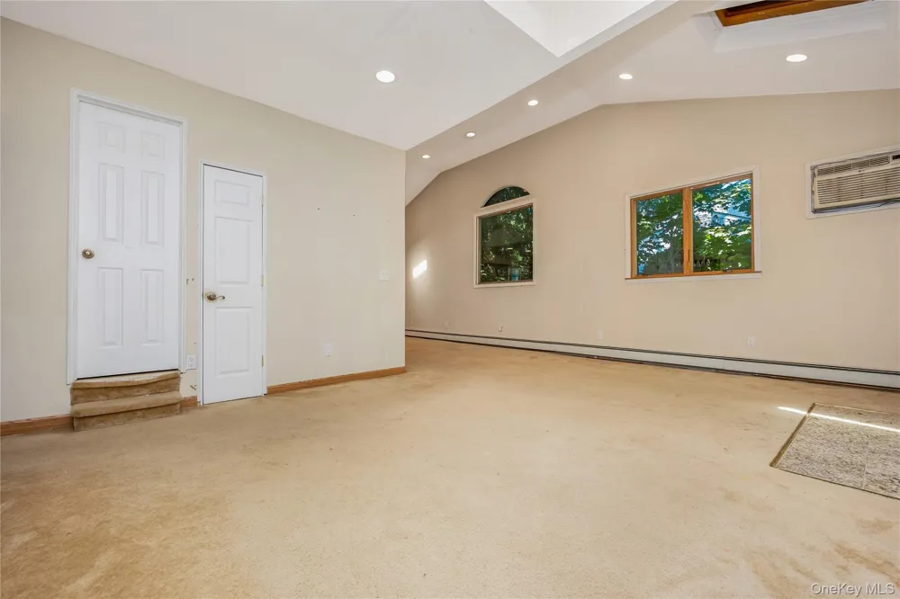 216 Woodbury Road Woodbury, NY 11797
