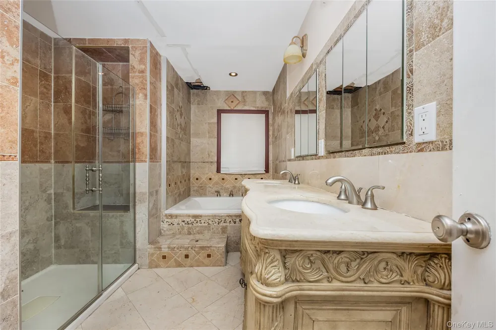 216 Woodbury Road Woodbury, NY 11797