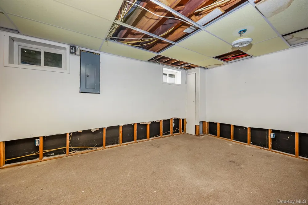 216 Woodbury Road Woodbury, NY 11797