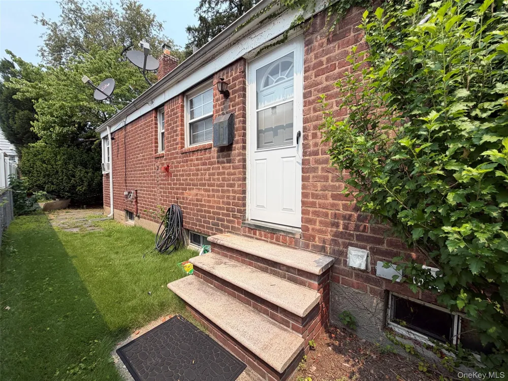 259-19 80th Avenue Glen Oaks, NY 11004
