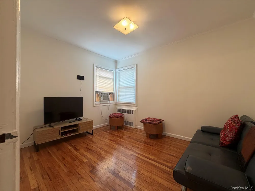 259-19 80th Avenue Glen Oaks, NY 11004
