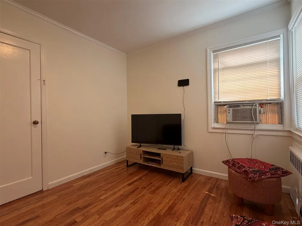 259-19 80th Avenue Glen Oaks, NY 11004