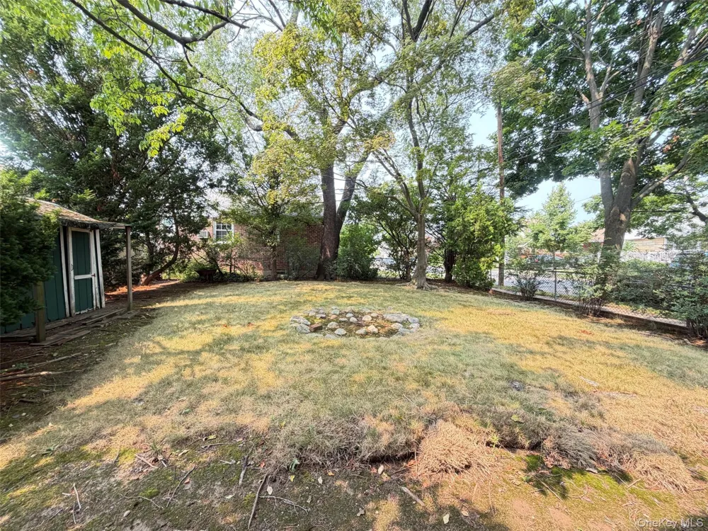259-19 80th Avenue Glen Oaks, NY 11004