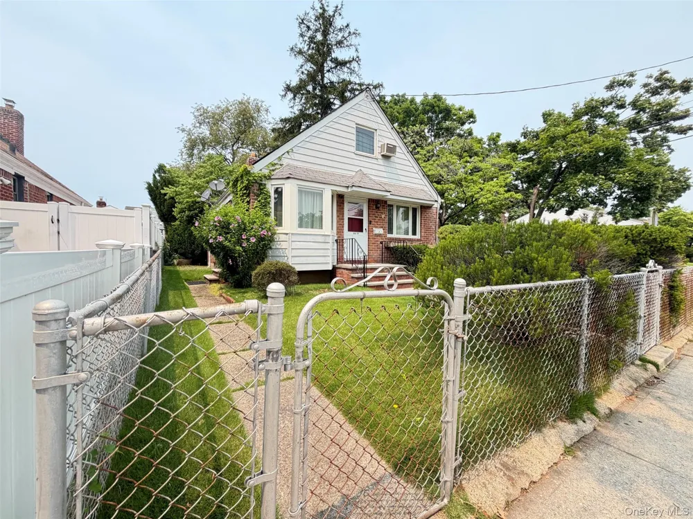 259-19 80th Avenue Glen Oaks, NY 11004