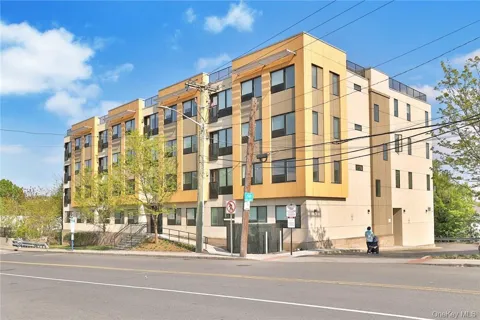 68 Lake Street #305