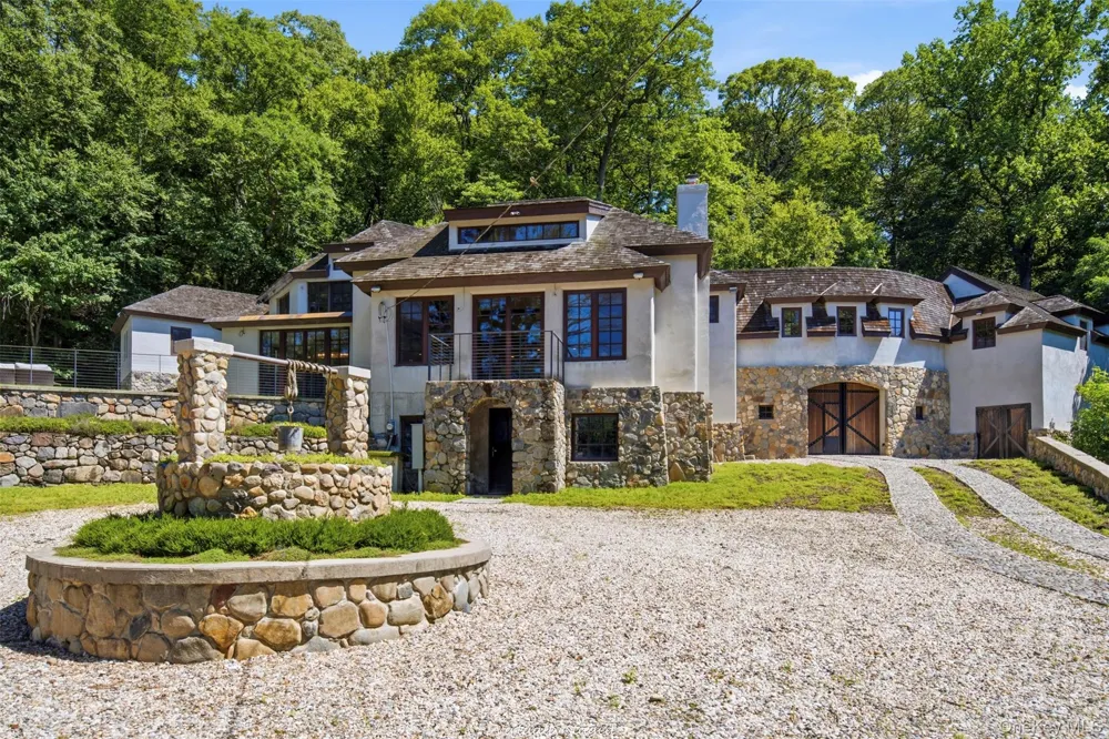 36 Spring Street Cold Spring Harbor, NY 11724