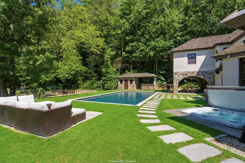 36 Spring Street Cold Spring Harbor, NY 11724