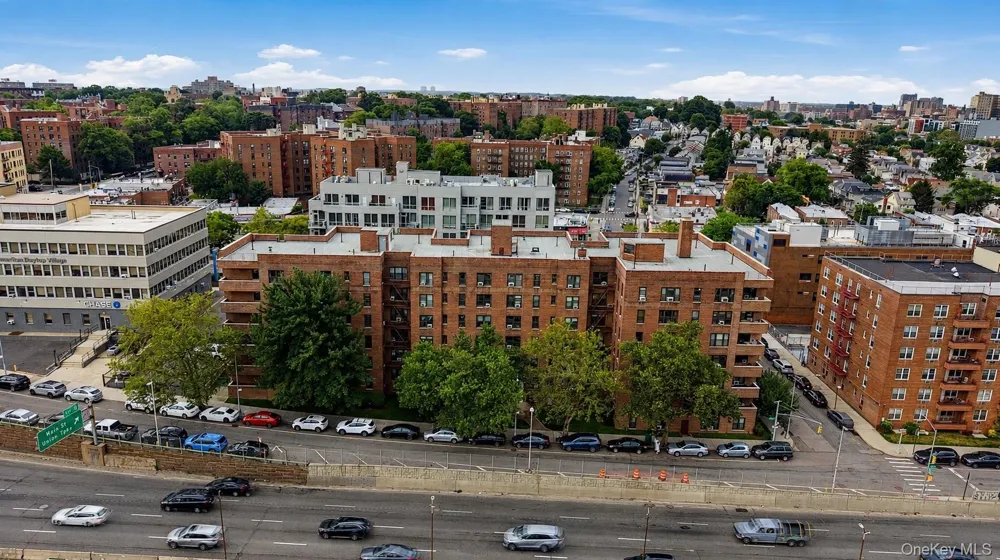 84-31 Van Wyck Expressway #2B Briarwood, NY 11435