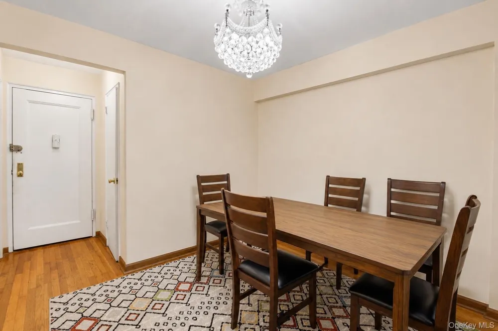 84-31 Van Wyck Expressway #2B Briarwood, NY 11435