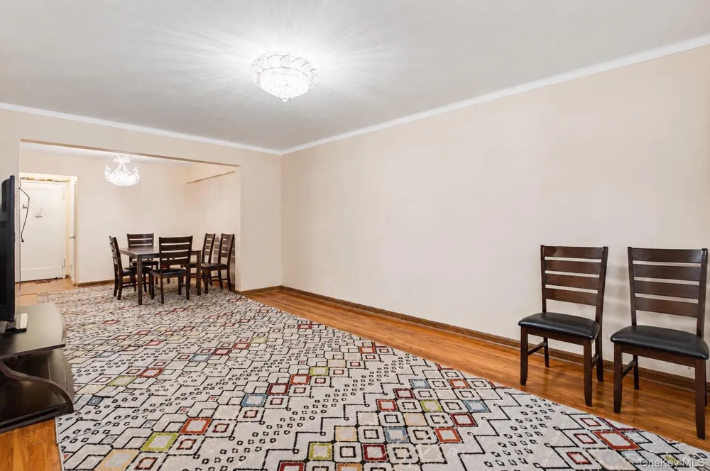 84-31 Van Wyck Expressway #2B Briarwood, NY 11435
