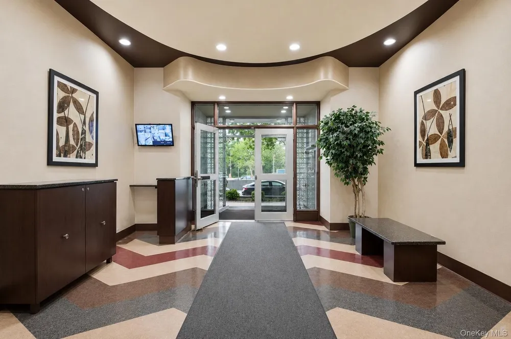 84-31 Van Wyck Expressway #2B Briarwood, NY 11435