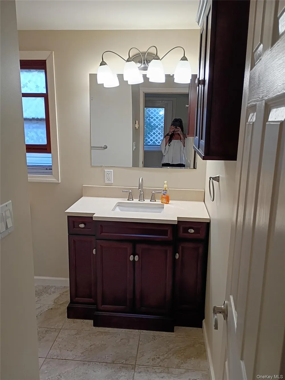 89 Village Circle W Manorville, NY 11949